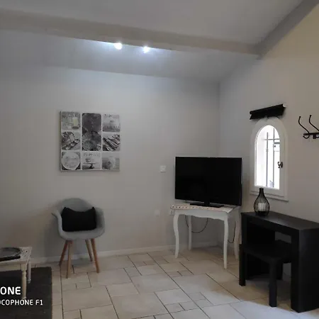 Du Cigalon Et De La Montagnette Tatil Evi